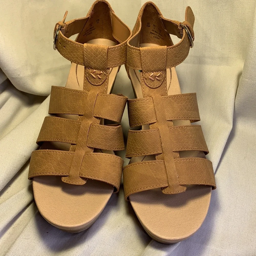 NWOT Dr Scholl’s wedge never worn comfy boho shoes